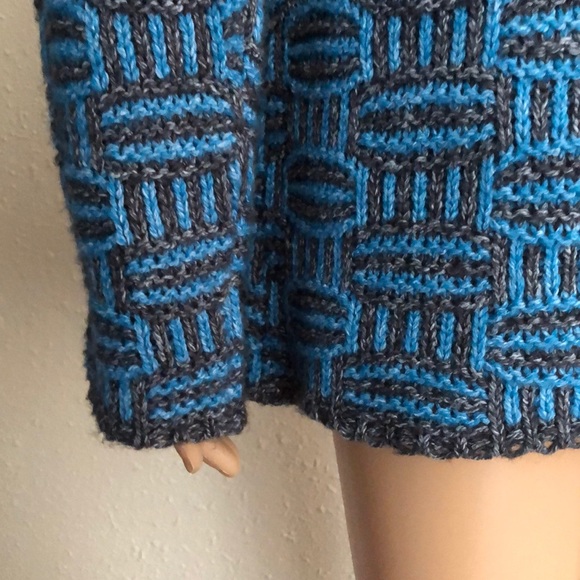 Putorti Sweater - Picture 5 of 9